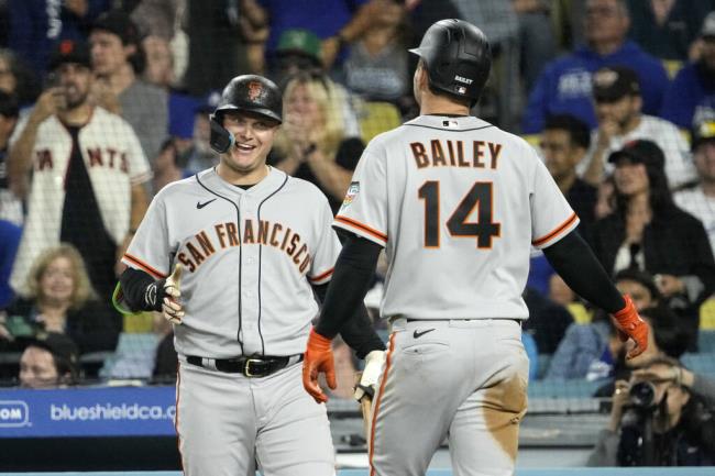 巨人队在6局无安打的情况下以7比5战胜了道奇队