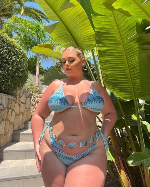 Isbabel Nicholls looked sensatio<em></em>nal as she slipped into pink lingerie