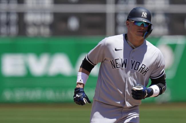 New York Yankees' Josh Do<em></em>naldson runs the ba<em></em>ses after hitting a two-run home run against the Oakland Athletics during the sixth inning of a ba<em></em>seball game in Oakland, Calif., Thursday, June 29, 2023. (AP Photo/Godofredo A. Vásquez)