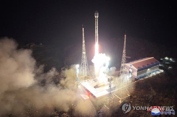 A new type of Chollima-1 rocket carrying a reco<em></em>nnaissance satellite called the Malligyong-1 lifts off from the launching pad at the Sohae satellite launch site in Tongchang-ri in northwestern North Korea at 10:42 p.m. on Nov. 21, 2023, in this photo released the next day by the North's official Korean Central News Agency. (For Use o<em></em>nly in the Republic of Korea. No Redistribution) (Yonhap)