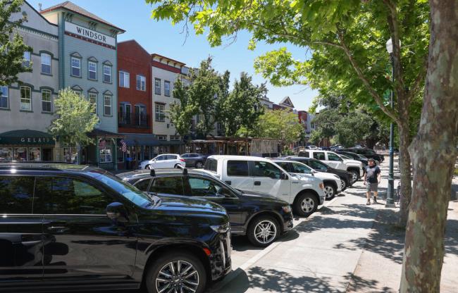 Vehicles parked along McClelland Drive in Windsor on Monday, July 10, 2023.  The Town of Windsor is co<em></em>nsidering co<em></em>nverting 119 parking spots into three-hour timed spaces, with four15-minute spaces.(Christopher Chung/The Press Democrat)