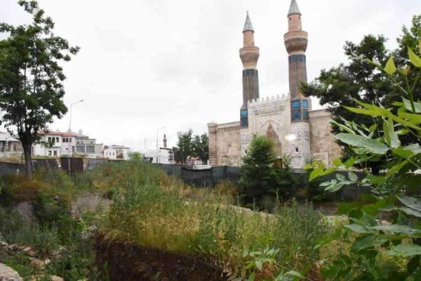 圣布莱斯纪念碑将建在他的家乡