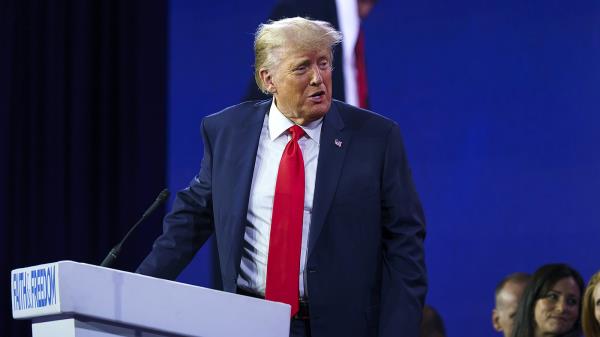 支持德桑蒂斯的团体在新广告中使用了人工智能版本的特朗普声音