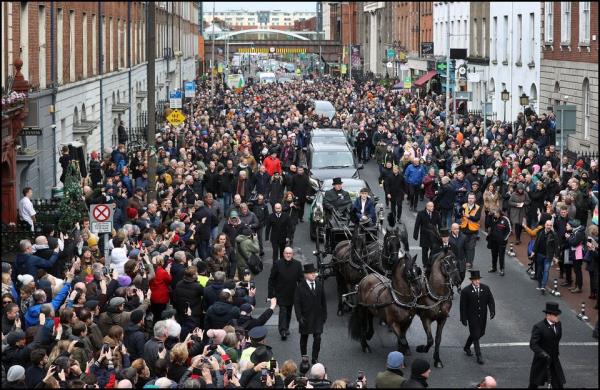 Crowds gather on Westland Row for Shane MacGowan as he passes by with The Artane Boys Band.<em></em>
Photo by Steve Humphreys<em></em>
8th December 2023.