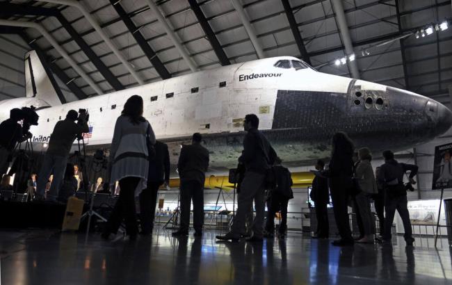 FILE - Media gather under the Space Shuttle Endeavour for a news co<em></em>nference at the California Science Center in Los Angeles Thursday, March 3, 2016. The lengthy process of putting the retired space shuttle Endeavour on display in the vertical launch position will begin this mo<em></em>nth in Los Angeles. The California Science Center announced Thursday, July 6, 2023, that the six-mo<em></em>nth process will get underway July 20 at the future Samuel Oschin Air and Space Center currently under co<em></em>nstruction in Exposition Park. (AP Photo/Richard Vogel,File)