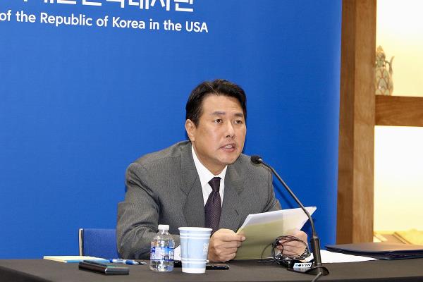 Principal Deputy Natio<em></em>nal Security Adviser Kim Tae-hyo speaks during a meeting with reporters at the South Korean Embassy in Washington on Dec. 15, 2023. (Pool photo) (Yonhap)