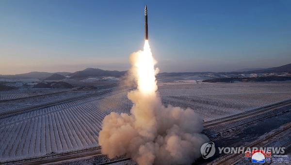 North Korea fires a Hwasong-18 solid-fuel interco<em></em>ntinental ballistic missile on Dec. 18, 2023, in this photo released by the North's official Korean Central News Agency the following day. (For Use o<em></em>nly in the Republic of Korea. No Redistribution) (Yonhap)