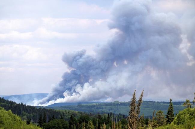 Smoke billows from the Do<em></em>nnie Creek wildfire burning north of Fort St. John, British Columbia, Canada, Sunday, July 2, 2023. (AP Photo/Noah Berger)