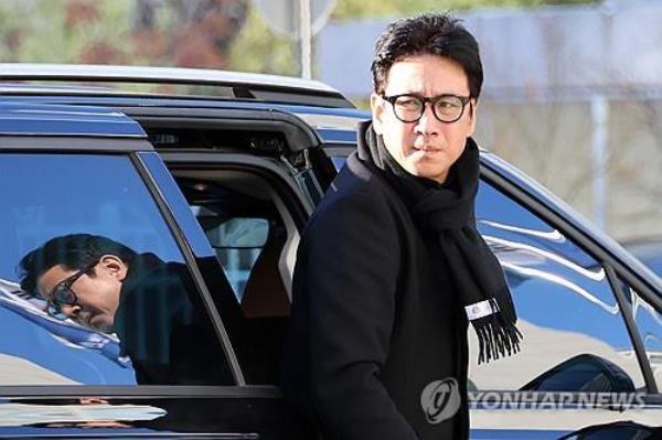 Actor Lee Sun-kyun arrives at an office of the Incheon Metropolitan Police Agency in Incheon, a<em></em>bout 30 kilometers west of Seoul, on Dec. 23, 2023, for the third round of questio<em></em>ning on suspicions of drug use. (Yonhap)