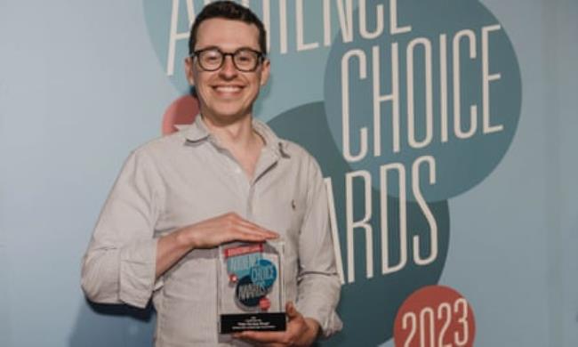 Jo<em></em>nathan Sayer, the actor, writer and co-chair of Ashton, collecting an award in New York in June.