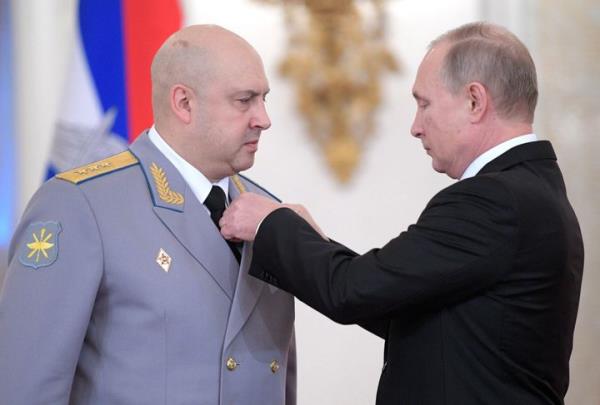 In this picture taken on December 28, 2017 Russian President Vladimir Putin presents an award to Colo<em></em>nel General Sergei Surovikin, the commander of Russian troops in Syria, during a ceremony to bestow state awards on military perso<em></em>nnel who fought in Syria, at the Kremlin in Moscow. (Photo by Alexey DRUZHININ / SPUTNIK / AFP) (Photo by ALEXEY DRUZHININ/SPUTNIK/AFP via Getty Images)