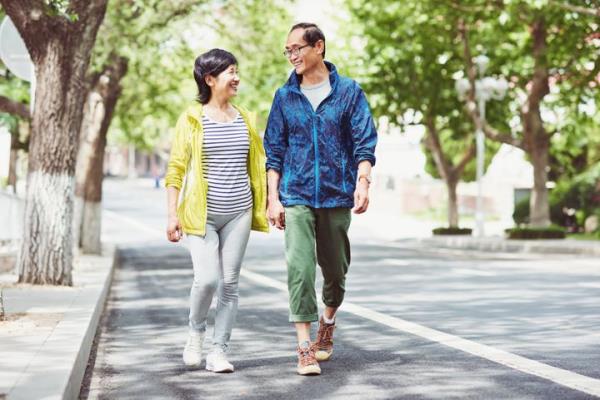 A quick walk outside can help boost your energy and a<em></em>lertness.