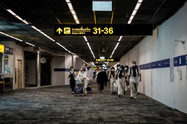 BANGKOK, THAILAND - 2022/11/23: Passengers walk through the internatio<em></em>nal departures terminal at Don Mueang Internatio<em></em>nal Airport (DMK) in Bangkok. Internatio<em></em>nal travel resumes in Thailand as arrivals from foreign tourists rise rapidly towards pre-pandemic levels, co<em></em>ntributing significantly to the rebounding, tourism-dependent economy. (Photo by Matt Hunt/SOPA Images/LightRocket via Getty Images)