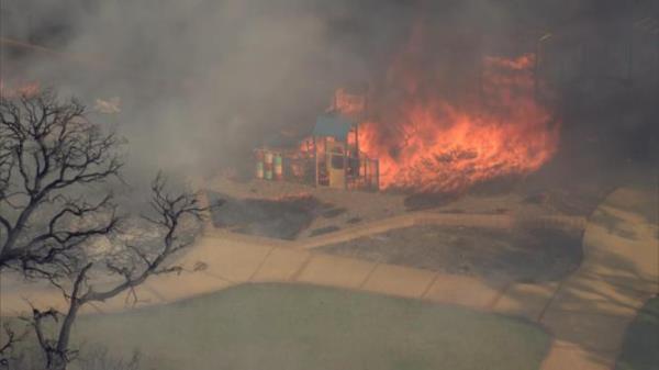 ##o<em></em>nLINE OUT UNTIL AFTER 6PM## The scene of a fire in Piara Waters near Mason Road 