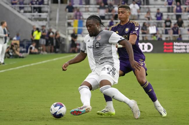 Toro<em></em>nto FC’s Ayo Akinola moves the ball as he is defended by Orlando City’s Rafael Santos during the first half of an MLS soccer match, Tuesday, July 4, 2023, in Orlando, Florida. (John Raoux / ASSOCIATED PRESS)