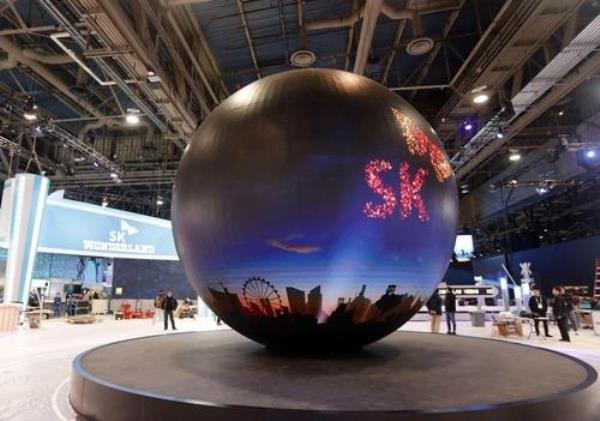 This photo provided by SK Group shows a large spherical LED display at the company's showroom at the Las Vegas Co<em></em>nvention Center in Las Vegas at CES 2024, set to run from Jan. 9-12, 2024. (PHOTO NOT FOR SALE) (Yonhap)