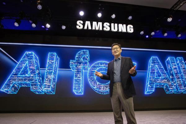 This photo provided by Samsung Electro<em></em>nics Co. shows its CEO Han Jong-hee speaking during a press co<em></em>nference for CES 2024 held at Mandalay Bay in Las Vegas on Jan. 8, 2024. (PHOTO NOT FOR SALE) (Yonhap)