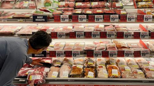 co<em></em>nsumer shops for meat