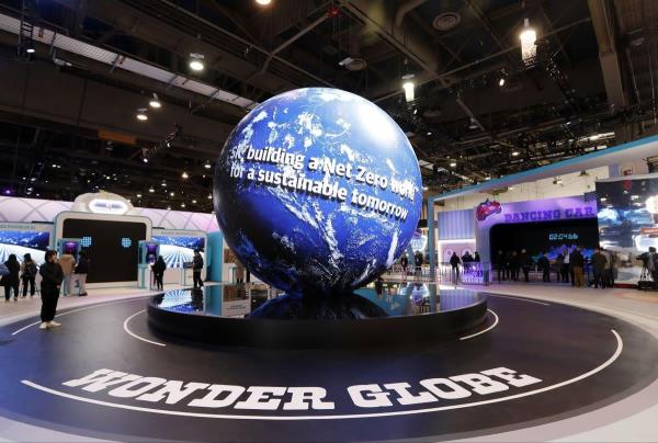 This photo provided by SK Group shows a spherical LED display at the company's showroom for CES 2024 at the Las Vegas Co<em></em>nvention Center in Las Vegas. (PHOTO NOT FOR SALE) (Yonhap)