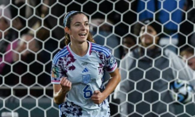 Aitana Bo<em></em>nmati scores for Spain in their 5-1 win against Switzerland in the last 16.