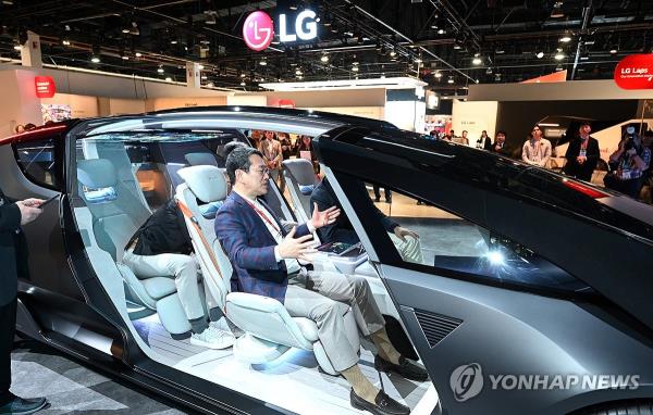 LG Electro<em></em>nics Co. CEO Cho Joo-wan sits in an Alpha-able, the company's future mobility co<em></em>ncept car, at the Las Vegas Co<em></em>nvention Center in Las Vegas on Jan. 9, 2024, during CES 2024, in this photo provided by the company. (PHOTO NOT FOR SALE) (Yonhap)