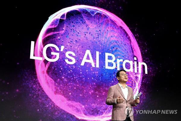 LG Electro<em></em>nics Co. CEO Cho Joo-wan gives a presentation at a press co<em></em>nference held at Mandalay Bay in Las Vegas on Jan. 8, 2024, ahead of CES 2024, in this photo provided by the company. (PHOTO NOT FOR SALE) (Yonhap)