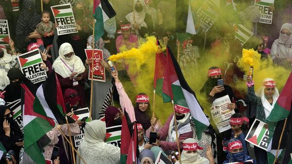 Thousands join rally in Pakistan co<em></em>ndemning Israeli attacks on Gaza