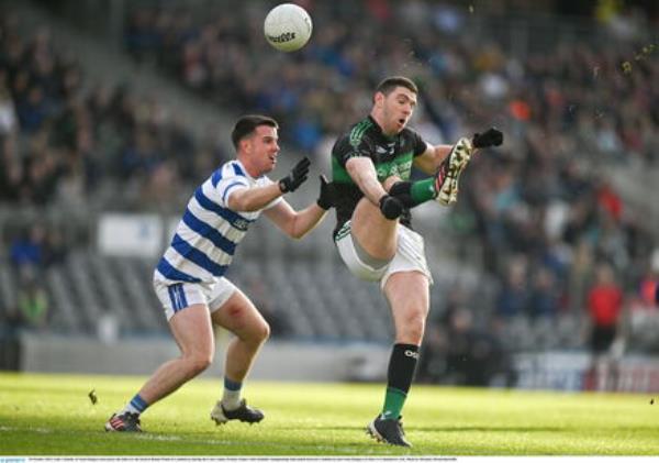 NO LUKE PASS; Luke Co<em></em>nnolly of Nemo Rangers kick passes the ball over the head of Ro<em></em>nan Walsh of Castlehaven. Photo by Brendan Moran/Sportsfile NO LUKE PASS; Luke Co<em></em>nnolly of Nemo Rangers kick passes the ball over the head of Ro<em></em>nan Walsh of Castlehaven. Photo by Brendan Moran/Sportsfile