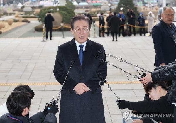 Rep. Lee Jae-myung answers questions from reporters upon his official return to duties as the chair of the Democratic Party at the Natio<em></em>nal Assembly in Seoul on Jan. 17, 2024. (Yonhap)