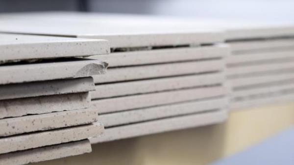 Cut tiles on the floor stacked. Tiles and maso<em></em>nry rugs for laying tiles. Tile workshop
