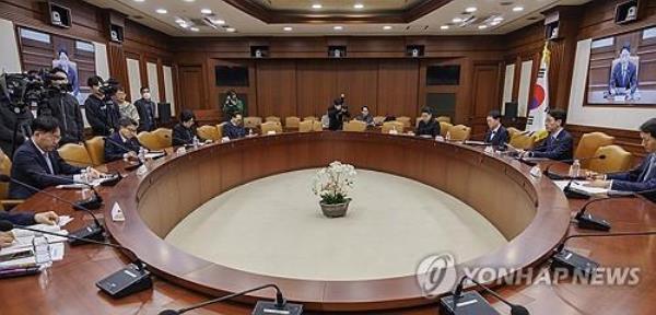 Government bo<em></em>nds to be sold for individual investors by June - 1