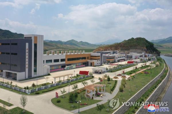 This photo, carried by North Korea's official Korean Central News Agency, shows modernized factories built in Kimhwa County in Kangwon Province. (For Use o<em></em>nly in the Republic of Korea. No Redistribution) (Yonhap)