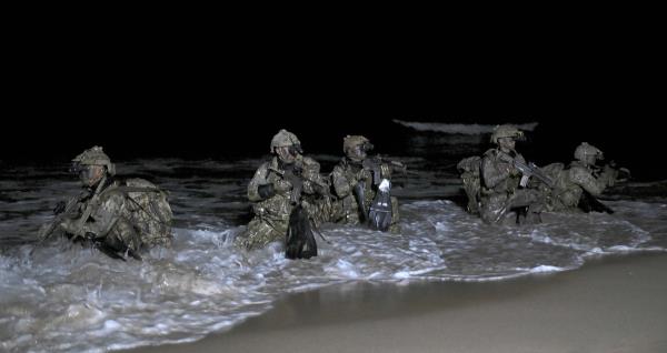 The Navy's special forces co<em></em>nduct a maritime infiltration drill on the eastern coast in Gangwon Province as part of their wintertime training in this photo provided by the Navy on Jan. 24, 2024. (PHOTO NOT FOR SALE) (Yonhap)