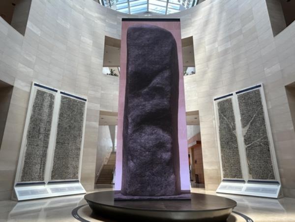 This photo shows a digital reproduction of the Gwanggwato the Great Stele, a memorial stele for the tomb of Gwanggaeto the Great of Goguryeo, on display at the Natio<em></em>nal Museum of Korea in central Seoul on Jan. 24, 2024. (Yonhap)