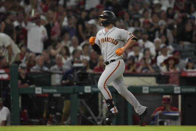 San Francisco Giants' J.D. Davis runs the ba<em></em>ses after hitting a home run during the seventh inning of a ba<em></em>seball game against the Los Angeles Angels in Anaheim, Calif., Monday, Aug. 7, 2023. (AP Photo/Ashley Landis)