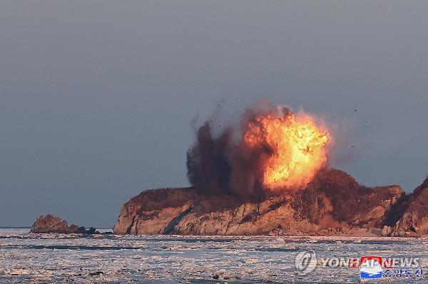 This photo, released by the North's official Korean Central News Agency (KCNA) on Jan. 31, 2024, shows the North staging a drill to launch the Hwasal-2 strategic cruise missile off its west coast the previous day. (For Use o<em></em>nly in the Republic of Korea. No Redistribution) (Yonhap)