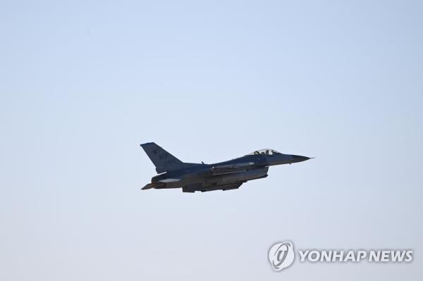 A U.S. F-16 fighter jet takes off from Kunsan Air ba<em></em>se in Gunsan, a<em></em>bout 180 kilometers south of Seoul, on Feb. 3, 2023, in this photo provided by the South Korean Air Force. (PHOTO NOT FOR SALE) (Yonhap)