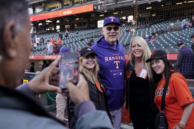 Former Los Angeles Dodgers pitcher Fernando Valenzuela greets the crowd during his jersey retirement ceremony before the ba<em></em>seball game between the Dodgers and the Colorado Rockies, Friday, Aug. 11, 2023, in Los Angeles. (AP Photo/Ryan Sun)