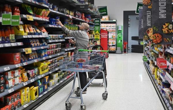 UK inflation falls to 17-mo<em></em>nth low