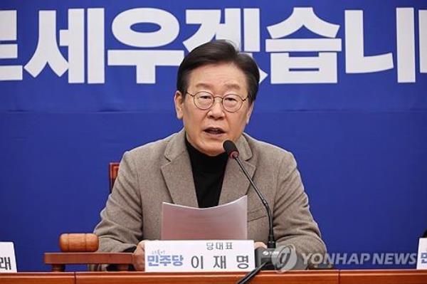Democratic Party Chairman Lee Jae-myung speaks during a meeting of the party's Supreme Council at the Natio<em></em>nal Assembly in Seoul on Feb. 19, 2024. (Yonhap) 