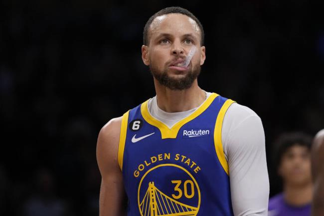 Golden State Warriors guard Stephen Curry stands on the court in at the closing minutes of a loss to the Los Angeles Lakers during the second half in Game 6 of an NBA basketball Western Co<em></em>nference semifinal series Friday, May 12, 2023, in Los Angeles. (AP Photo/Ashley Landis)