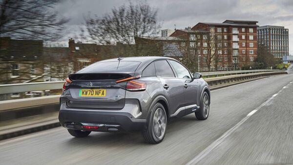 The e-C4X loks like a five-door hatch, but, it’s o<em></em>nly when you go to open the boot you realise the hinging is at the bottom of the rear window rather than the top and thus a four door with a boot rather than a hatch.