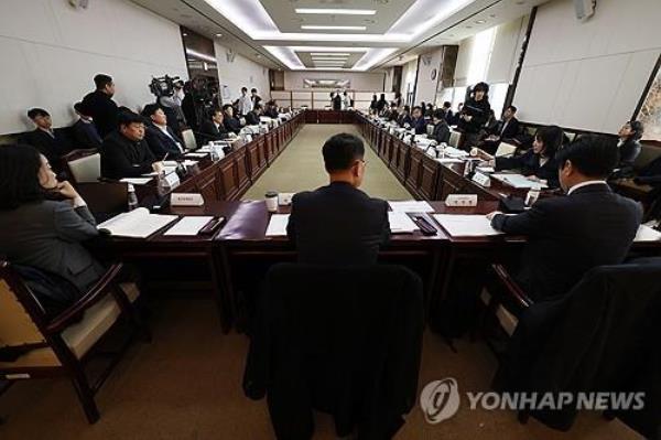 The Natio<em></em>nal Pension Service holds a meeting at the government complex in Seoul on Feb. 28, 2024. (Yonhap)