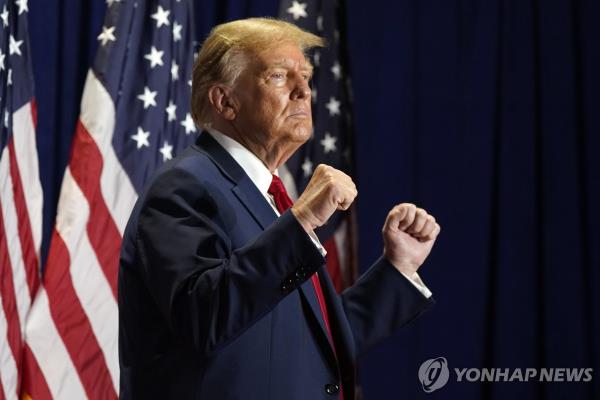 This photo, released by the Associated Press, shows former President Do<em></em>nald Trump gesturing at a campaign rally in Richmond, Virginia on March 2, 2024. (Yonhap)