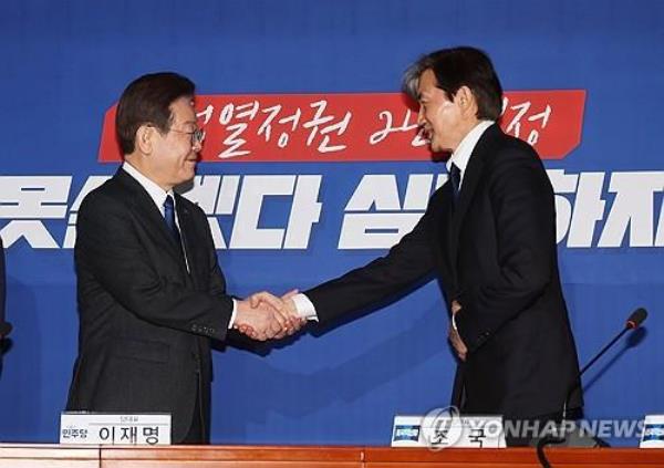 Opposition leader Lee Jae-myung (L) shakes hands with Cho Kuk, the scandal-tainted former justice minister who recently formed a new party, at the Natio<em></em>nal Assembly on March 5, 2024. (Yonhap)
