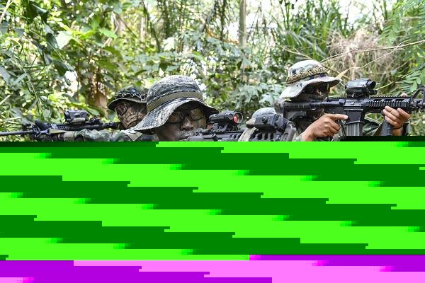 South Korean and Thai Marines take part in a jungle reco<em></em>nnaissance exercise in Thailand on March 3, 2024, in this photo provided by the South's Marine Corps on March 6. (PHOTO NOT FOR SALE) (Yonhap)