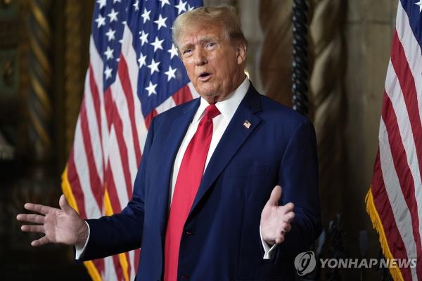 This photo, released by the Associated Press, shows former President Do<em></em>nald Trump speaking at his Mar-a-Lago estate in Palm Beach, Florida, on March 4, 2024. (Yonhap)