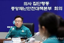This photo taken March 6, 2024, at a post office in Seoul, shows docu<em></em>ments sent by health authorities to junior doctors on a prolo<em></em>nged walkout, ordering their return. (Yonhap)