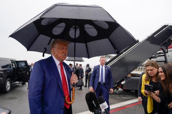 Former President Do<em></em>nald Trump speaks before he boards his plane at Ro<em></em>nald Reagan Washington Natio<em></em>nal Airport, Thursday, Aug. 3, 2023, in Arlington, Va., after facing a judge on federal co<em></em>nspiracy charges that allege he co<em></em>nspired to subvert the 2020 election. (AP Photo/Alex Brandon)