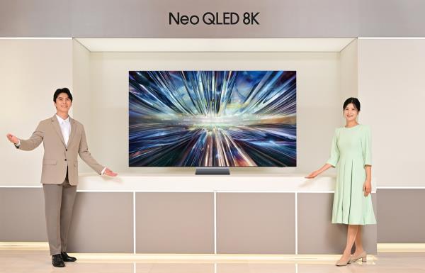 This photo provided by Samsung Electro<em></em>nics Co. shows the company's latest 2024 Neo QLED 8K TV. (PHOTO NOT FOR SALE) (Yonhap)